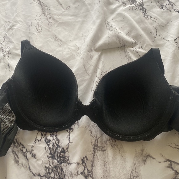 Victoria’s Secret Uplift Tshirt Bra (32DD) - Picture 2 of 5